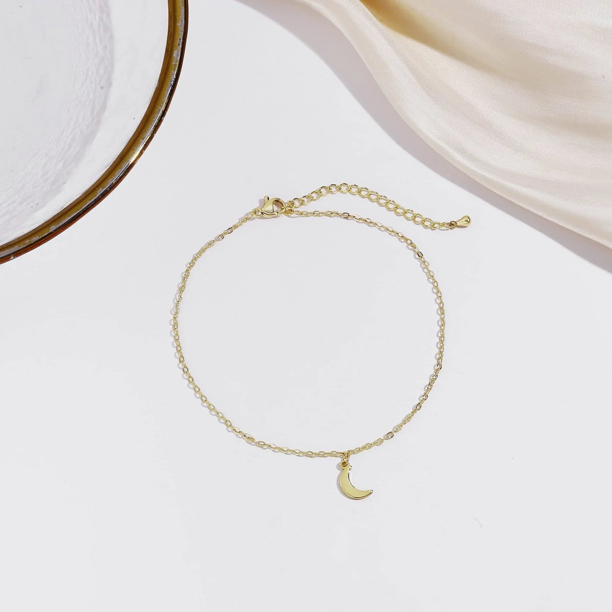 Dainty Gold Moon Anklet - KYERLYN