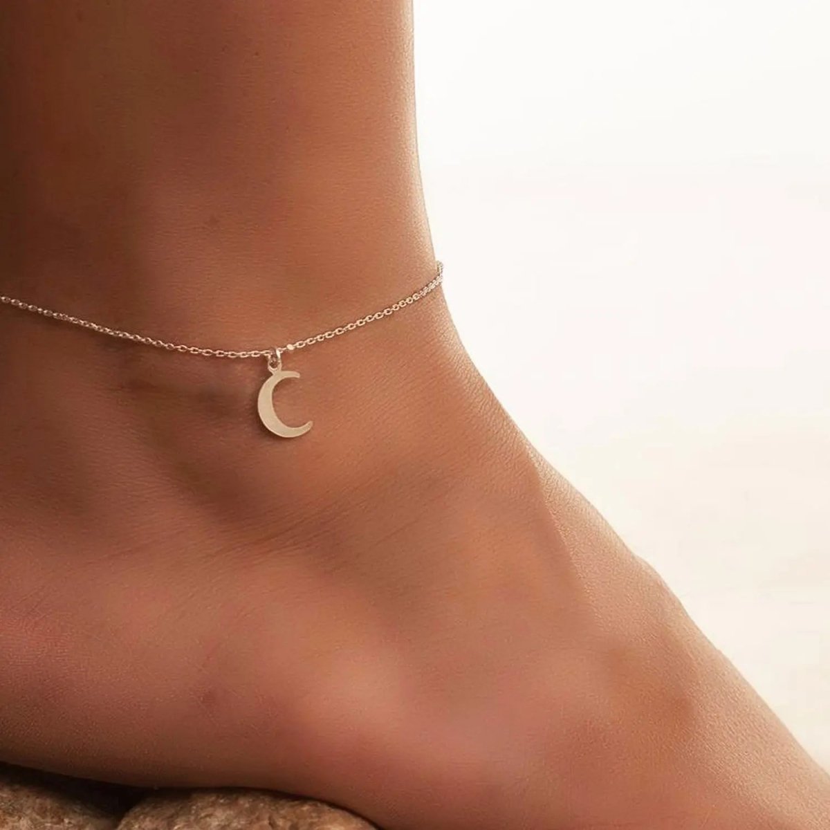 Dainty Gold Moon Anklet - KYERLYN