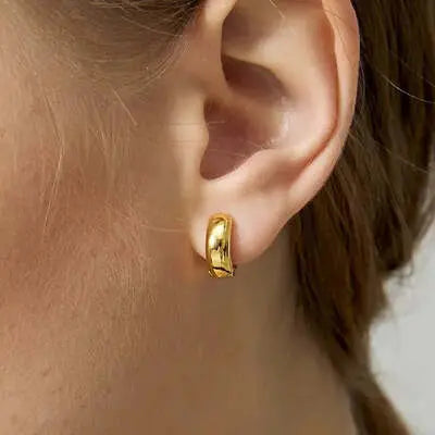 Elegant gold earring, highlighting women's earrings jewelry.