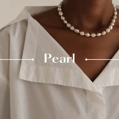 pearl:Elegant pearl necklace, showcasing women's necklace jewelry.